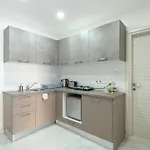 Six Apartment *