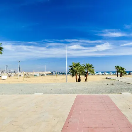 Six * Larnaca